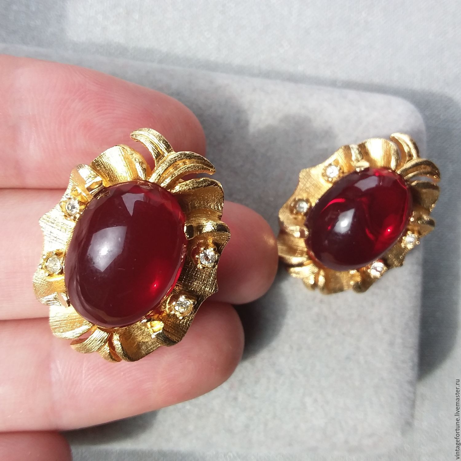 Vintage Clip On Earrings Tara 60 Years Usa Online Order Vintage Clip On Earrings Tara 60 Years Usa