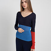 Кашемировый свитер-футболка василькового цвета