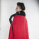 Chic Cape is red and you will not go unnoticed! The fabric is 100% wool. Done without the fur collar. The manufacturer in 10 days.
