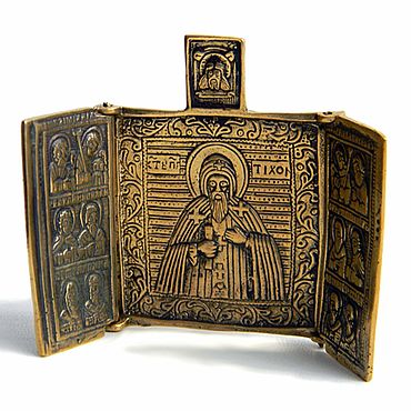 старообрядческая икона и старинная книга