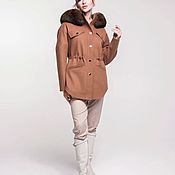 Зимнее коричневое пальто с мехом