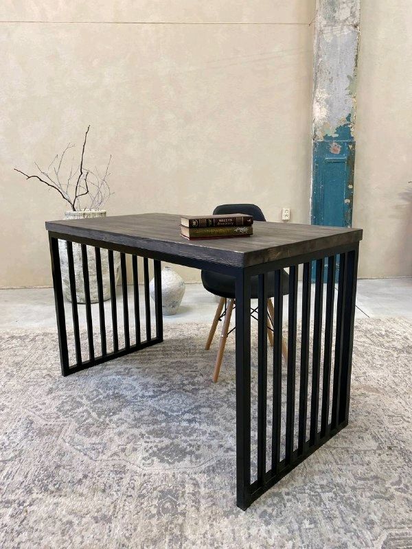 Кассовый стол для магазина. Стол продавца. Торговое оборудование ресепшн. Стеллаж для вещей. Стол для выставки.