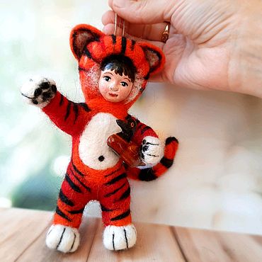 Детские костюмы тигров и львов