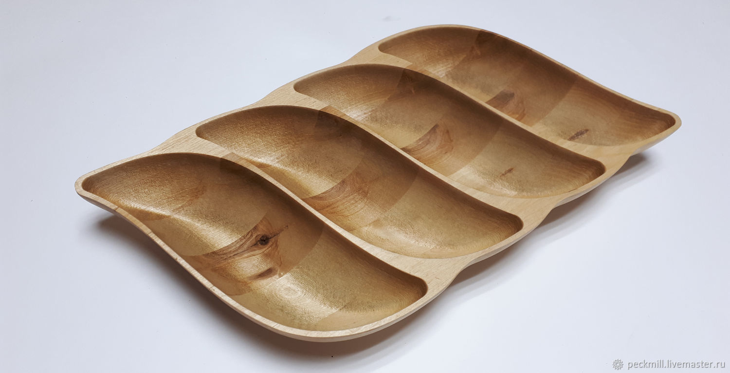 Купить тарелки красноярск. Длинная деревянная тарелка. Треугольная тарелка из дерева. Тарелка для мяса из дерева. Рельефные тарелки из дерева.