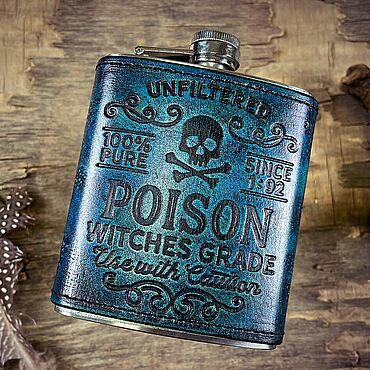 Сувениры и подарки ручной работы. Ярмарка Мастеров - ручная работа Фляга Poison синяя с тиснением мужская из натуральной кожи. Handmade.