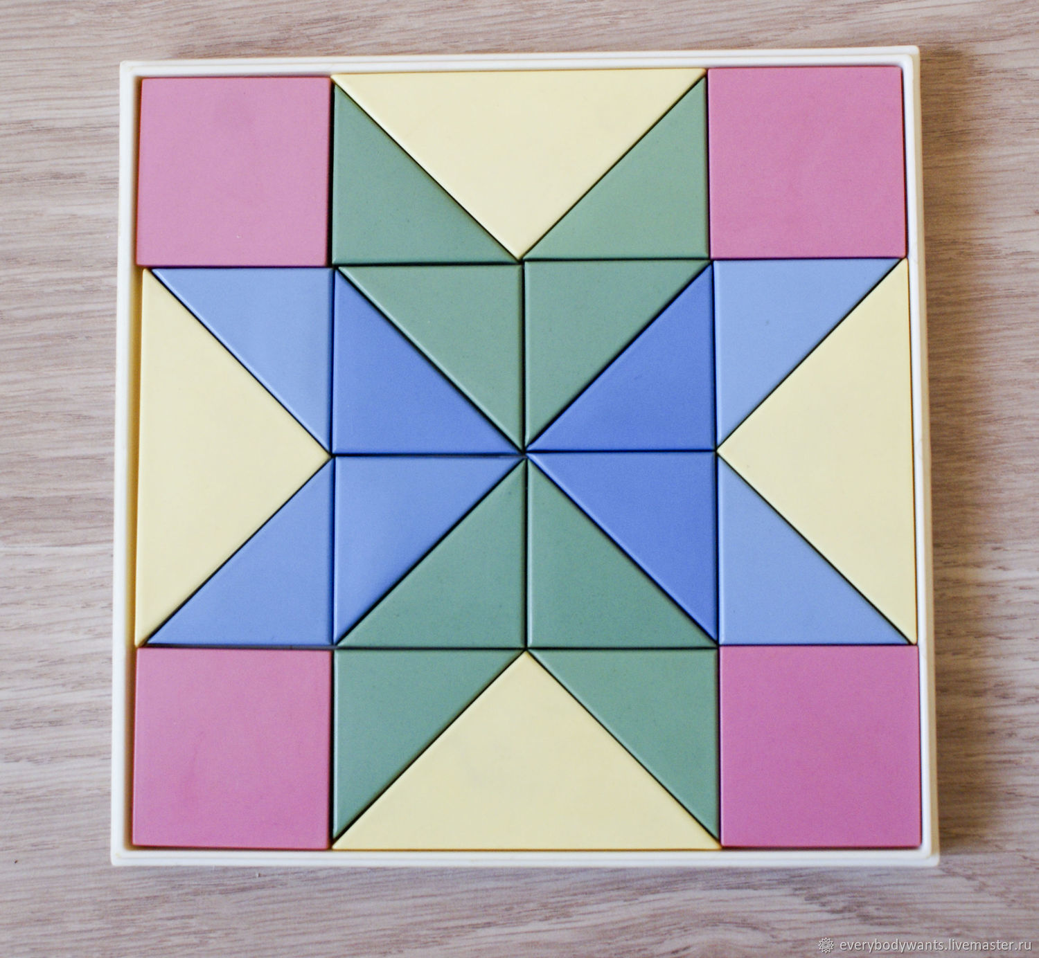 Картины квадратами и треугольниками. Геометрическая мозаика. Мозаика из геометрических фигур. Мозаика из треугольников для детей. Мозайка из геометрических фигур.