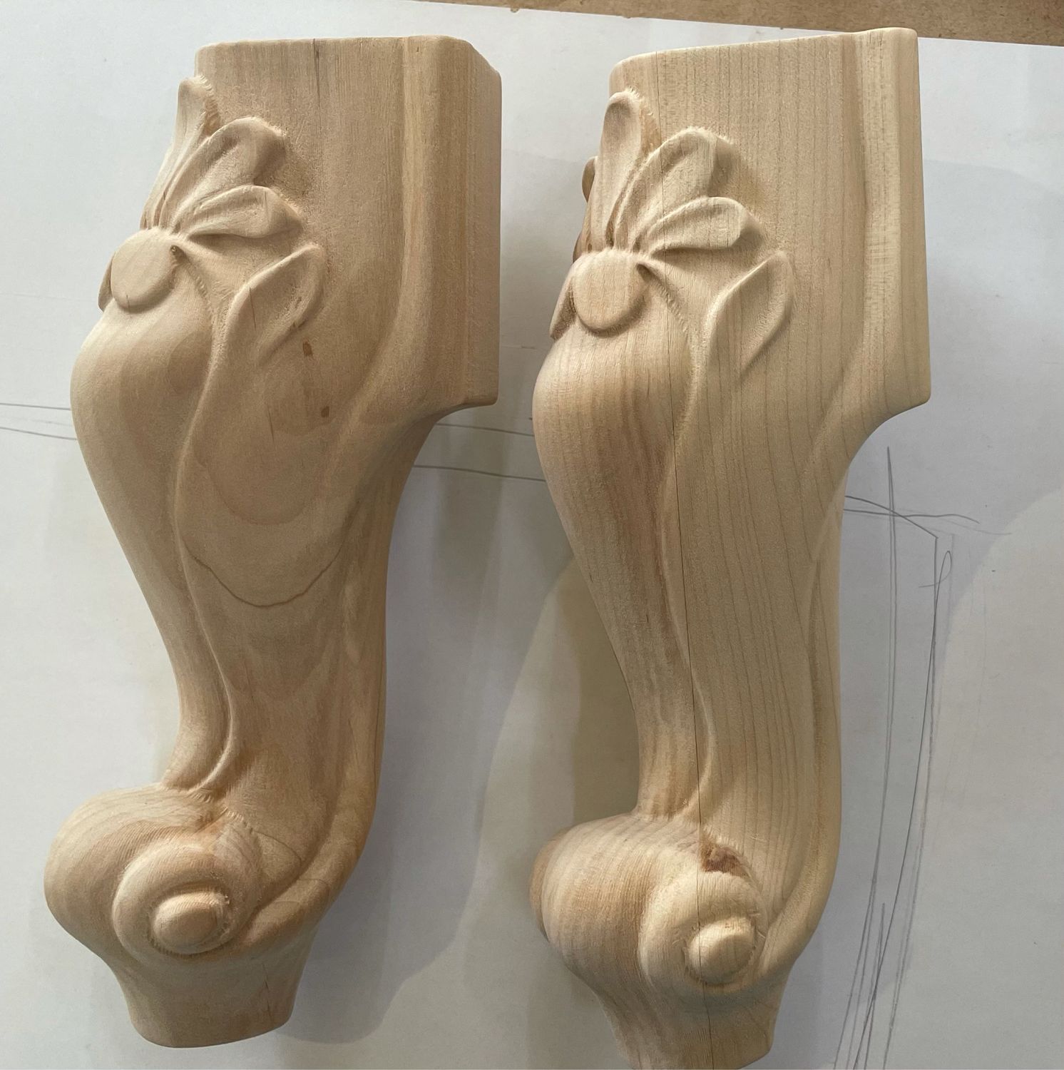 Резные деревянные ножки. Резные ножки. Резные ножки для мебели. Ножки для стола деревянные резные. Ножки мебельные деревянные.