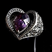 Ring with amethyst 