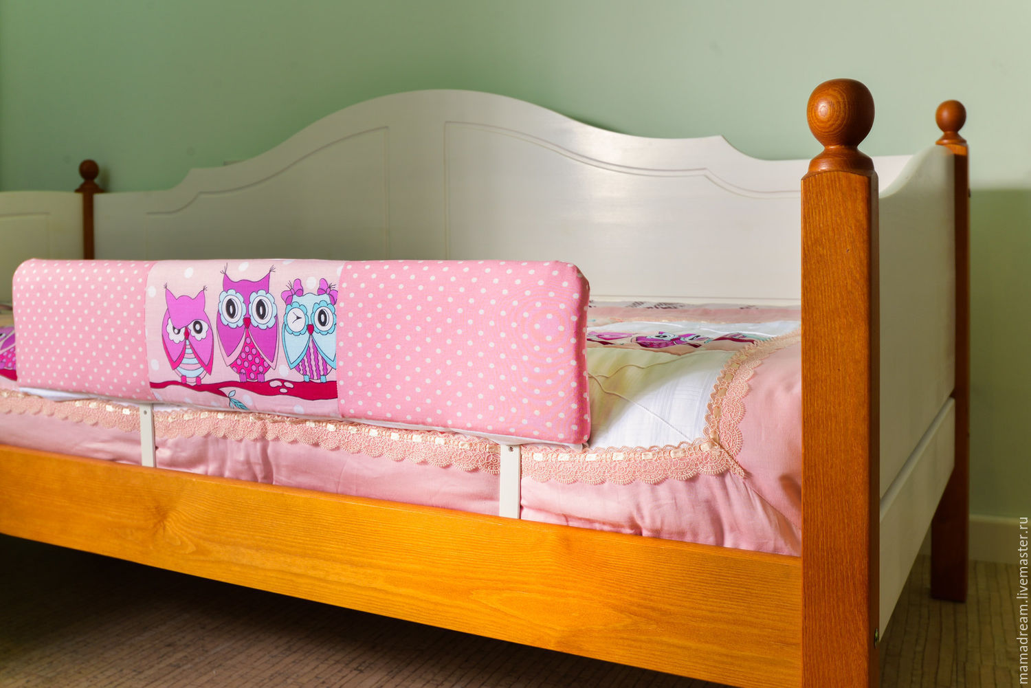 Кровать с бортиками. Бортики для кровати. Бортик на детскую кровать. Бортик для детской кровати. Ограничитель на кровать для детей.