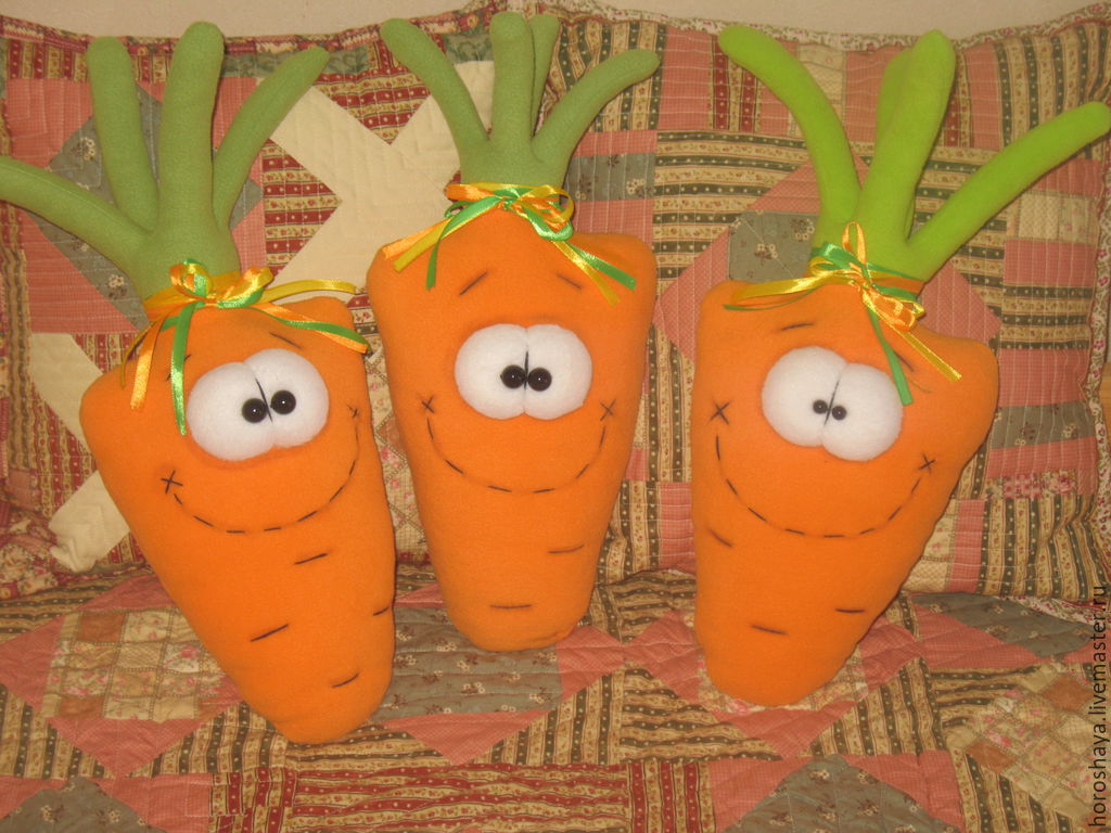 День моркови в детском саду. Поделка морковка. Детская поделка морковка. Морковь своими руками поделка. Оранжевые поделки.