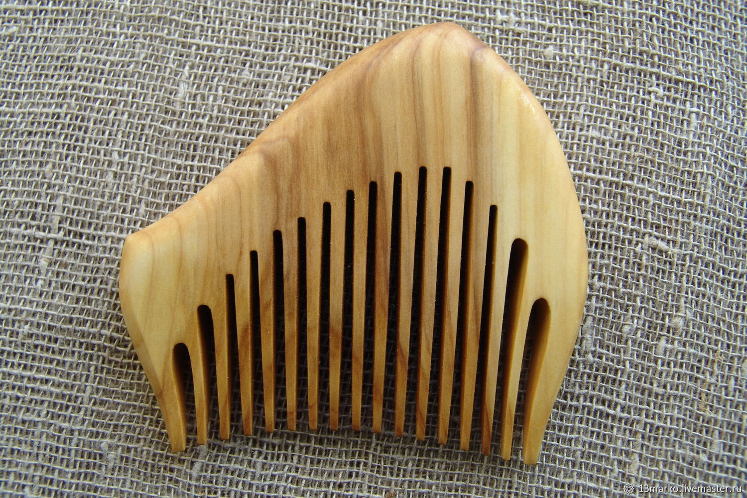 Деревянный гребень. Гребень для волос деревянный. Расческа деревянная. Гребешок из дерева.