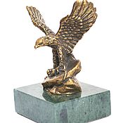 Для дома и интерьера handmade. Livemaster - original item statuette eagle, eagle on stone, natural stone. Handmade.