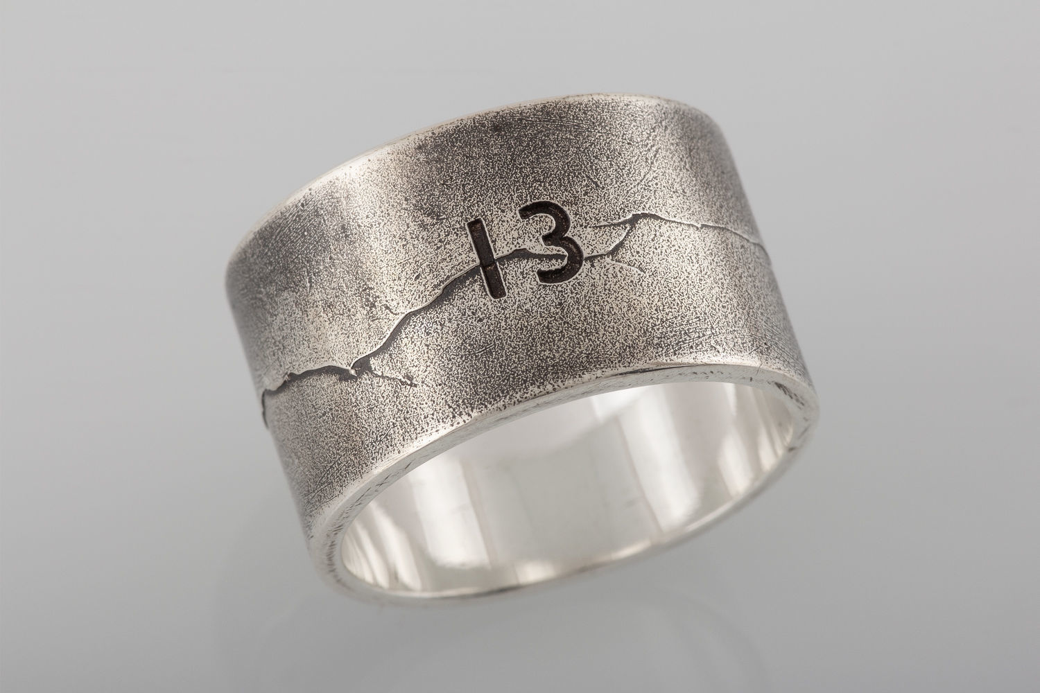 «Тринадцать с трещиной посередине» cеребряное кольцо в интернет ...