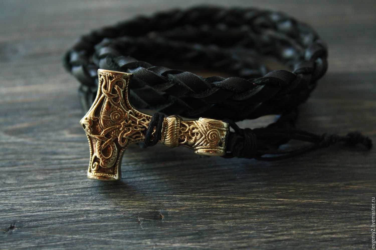 Кожаный браслет с Молотом Тора  ,викинг брааслет ,славянский браслет