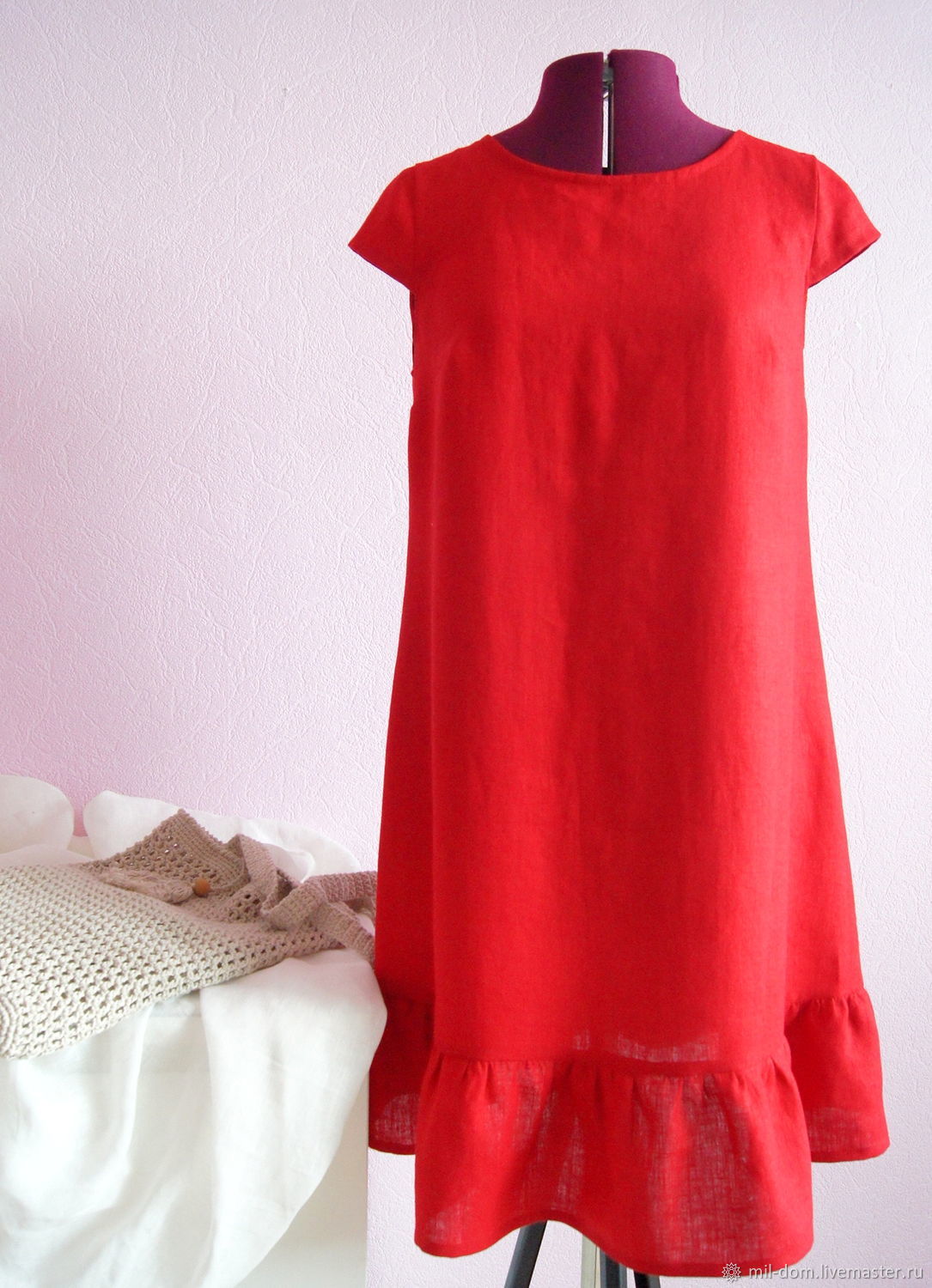 Красное платье лен. Красное платье из льна. Платье лен красный цвет. Льняное платье красного цвета.