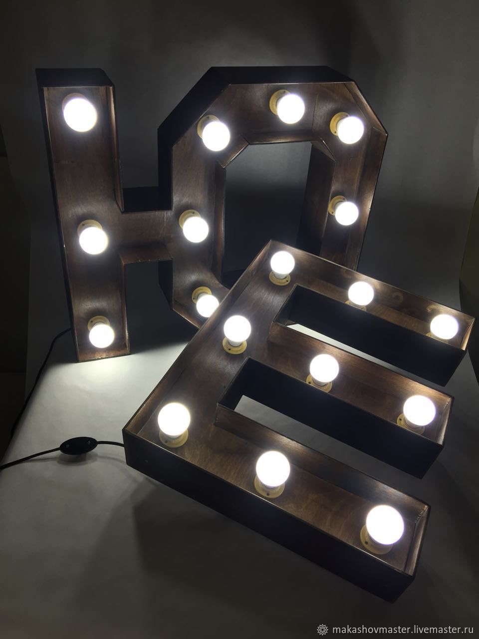 Объемные ретро-буквы с лампочками — Изготовление