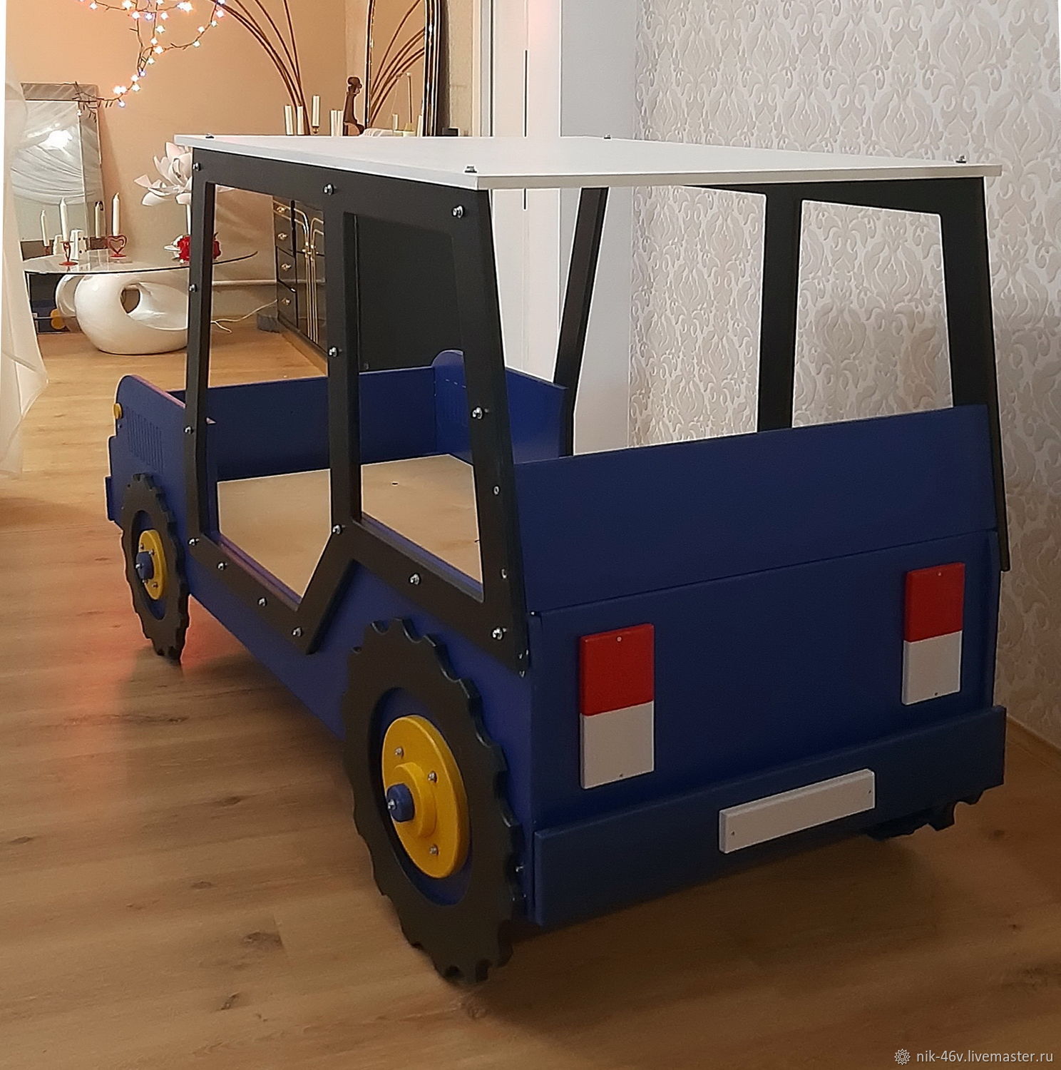 Детская кровать в виде трактора