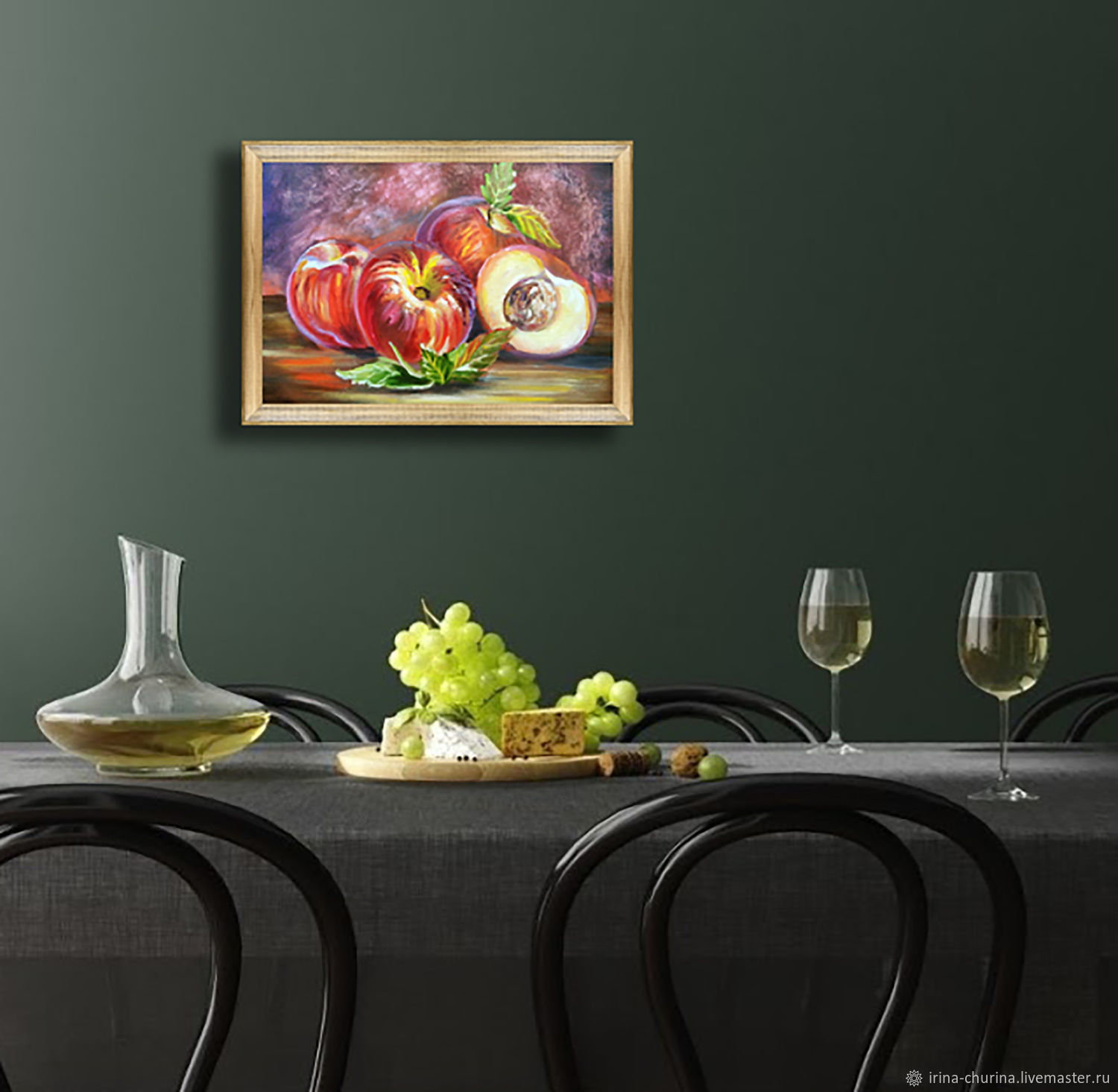 Картина персики на столе