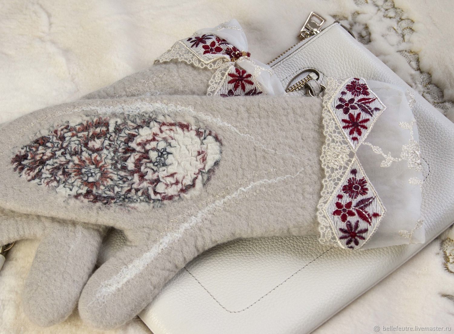 морозная рукавичка мп студия. варежки с оберегом. вышитые новогодние варежки. прихватка для кухни. рукавицы со снегирями.