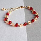 Украшения handmade. Livemaster - original item Bracelet made of beads and red crystals Beige floral (BB-SWA-RD). Handmade.