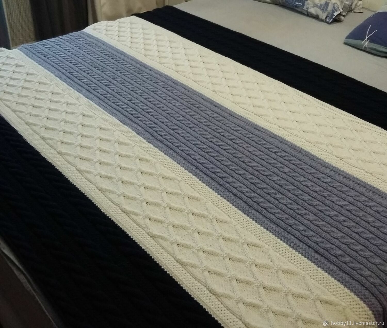 Плед ручной вязки – купить онлайн на Ярмарке Мастеров – RZNIQRU | Пледы ...