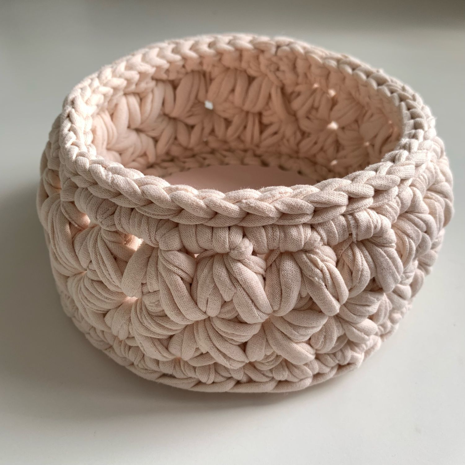 Корзина из трикотажной пряжи в интернет-магазине на Ярмарке Мастеров ...