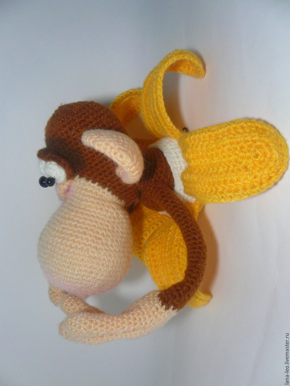 This master class will teach how to create a toy-pendant knitted cat This master class will teach how to create a toy-pendant knitted cat