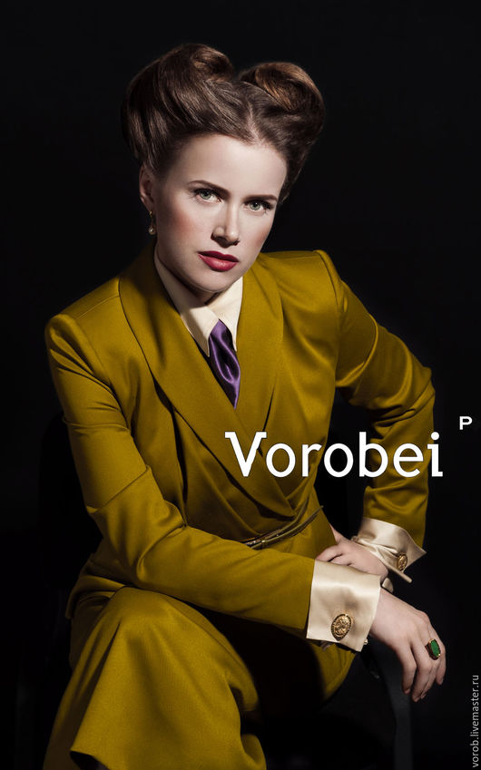 Дорогой деловой женский костюм доставка