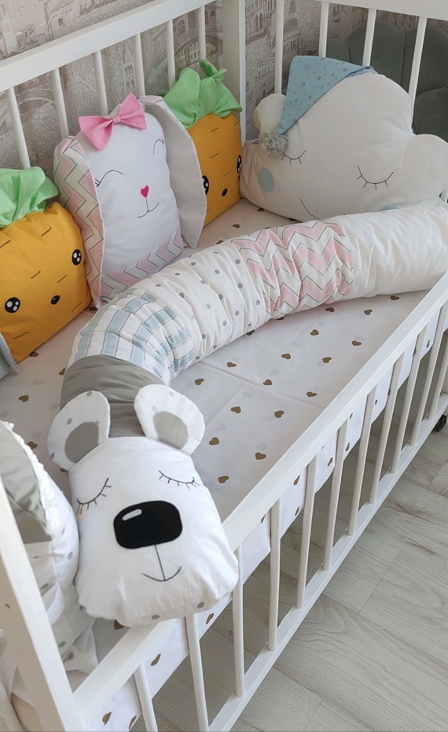 Бортики в детскую кроватку: какие бывают и как выбрать?