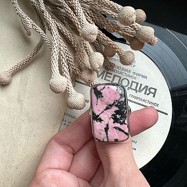 Украшения ручной работы. Ярмарка Мастеров - ручная работа Кольцо с родонитом. Handmade.