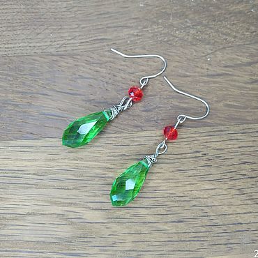 Серьги Хаула с зеленым кристаллом Серьги аниме Ходячий замок. . Субкультуры ручной работы - Ярмарка Мастеров Субкультуры ручной работы. Ярмарка Мастеров - ручная работа Серьги Хаула с зеленым кристаллом Серьги аниме Ходячий замок. Handmade.