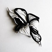 Украшения handmade. Livemaster - original item Black and white flower brooch Made of leather Contrast black white with loops. Handmade.