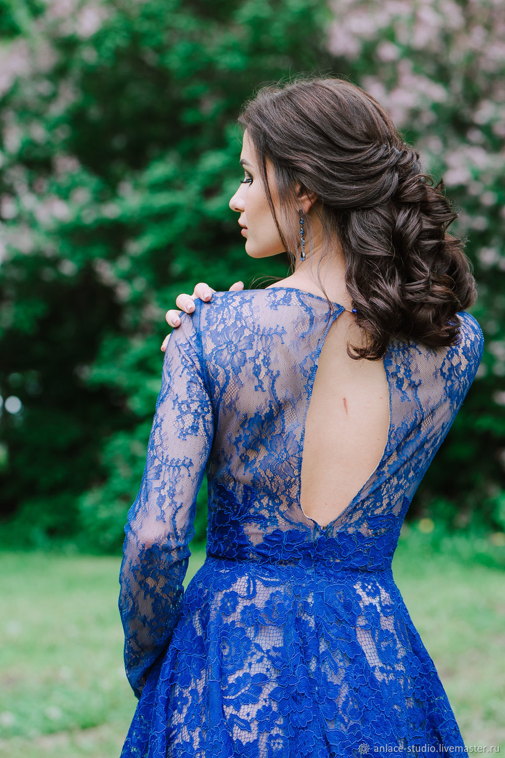 Элегантное вечернее синее платье