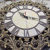 Часы настенные резные с вензелями,50 см, мята с золотым, бирюза