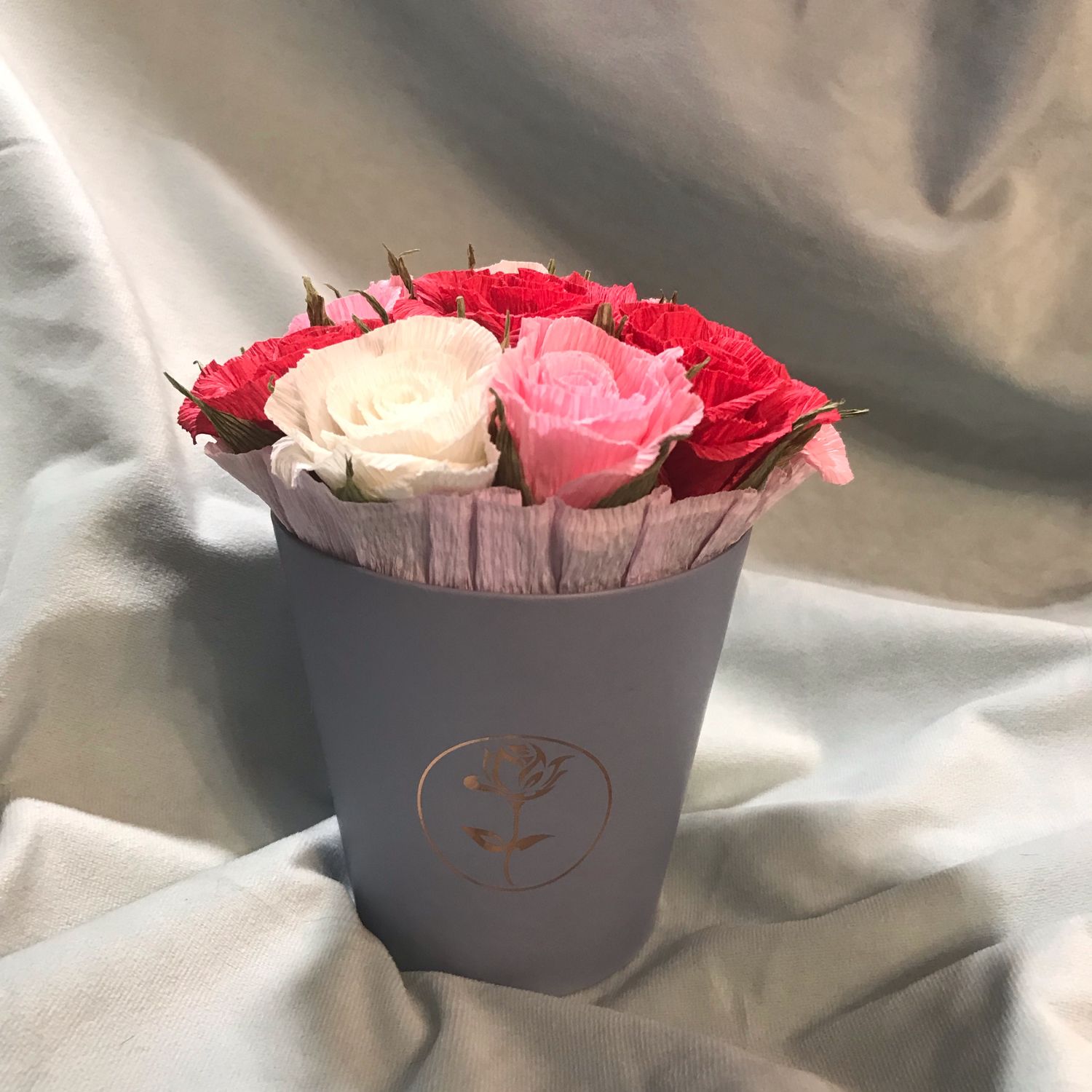 Букет роз из гофрированной бумаги в интернет-магазине Ярмарка Мастеров поцене 1000 ₽ – P10CARU