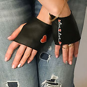 Аксессуары handmade. Livemaster - original item Hand-painted leather mitts, a gift for February 14. Handmade.