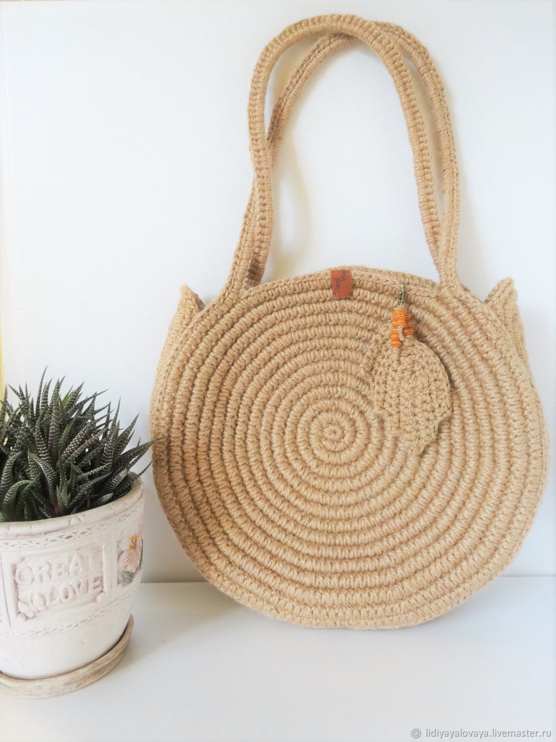 Crossbody bag: Round jute bag with keychain – купить на Ярмарке ...