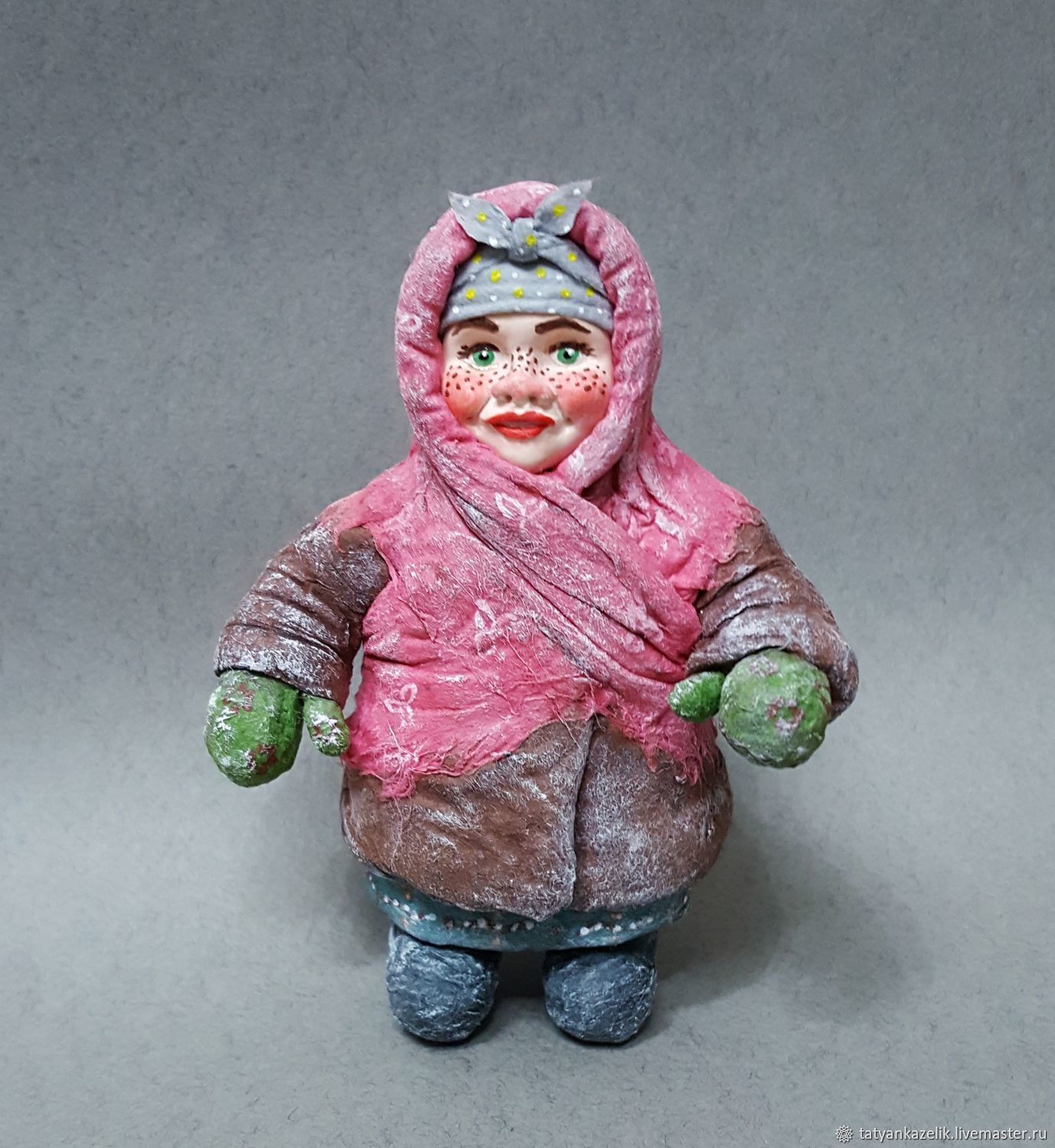 елочные игрушки из папье маше. ирина насонова ватные игрушки. ватная игрушка в платке. алена мамонтова ватные игрушки. игрушки из ваты с детьми.