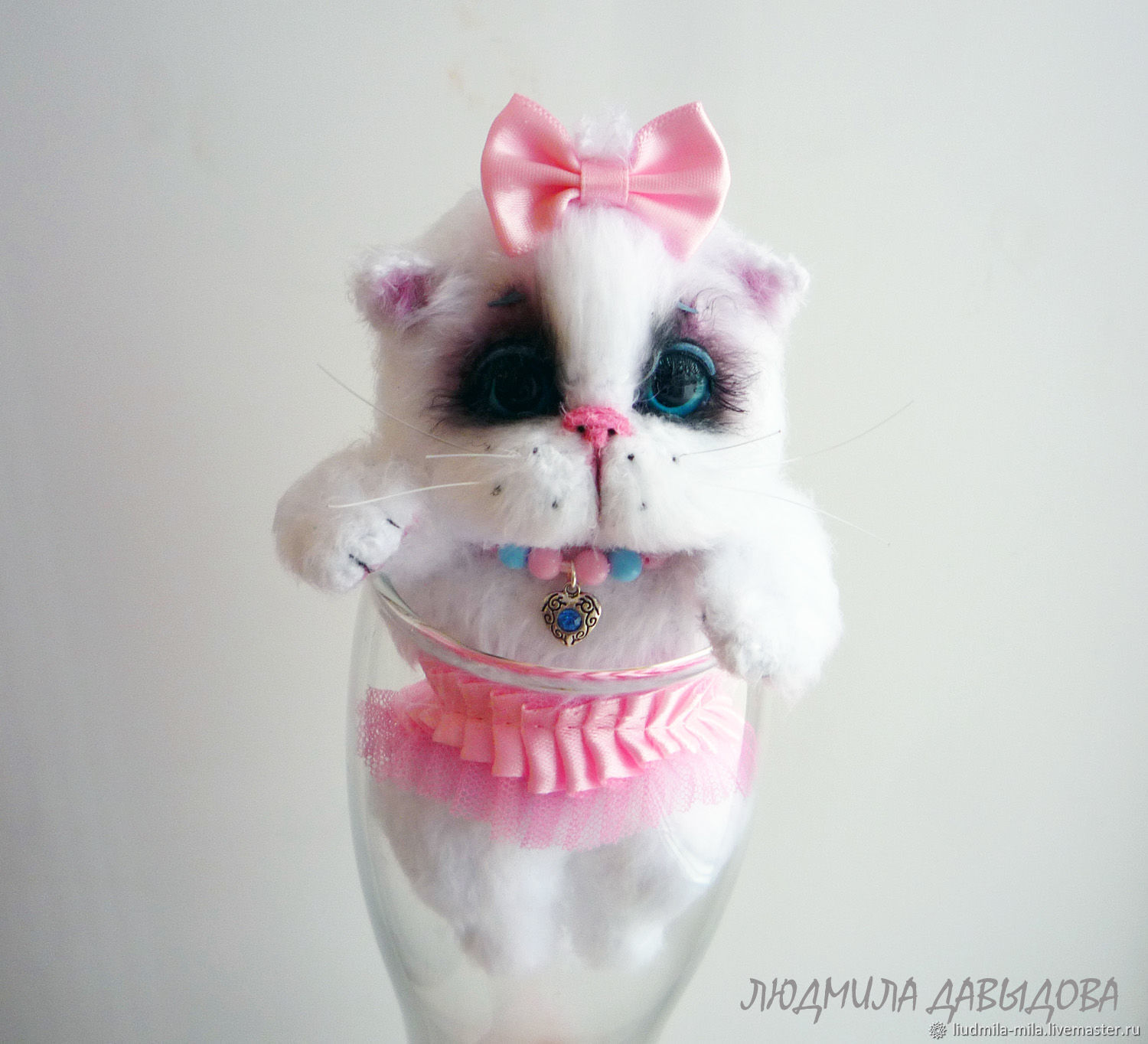 Белая кошка котенок Васёна вязаные коты мягкая игрушка в подарок в ...