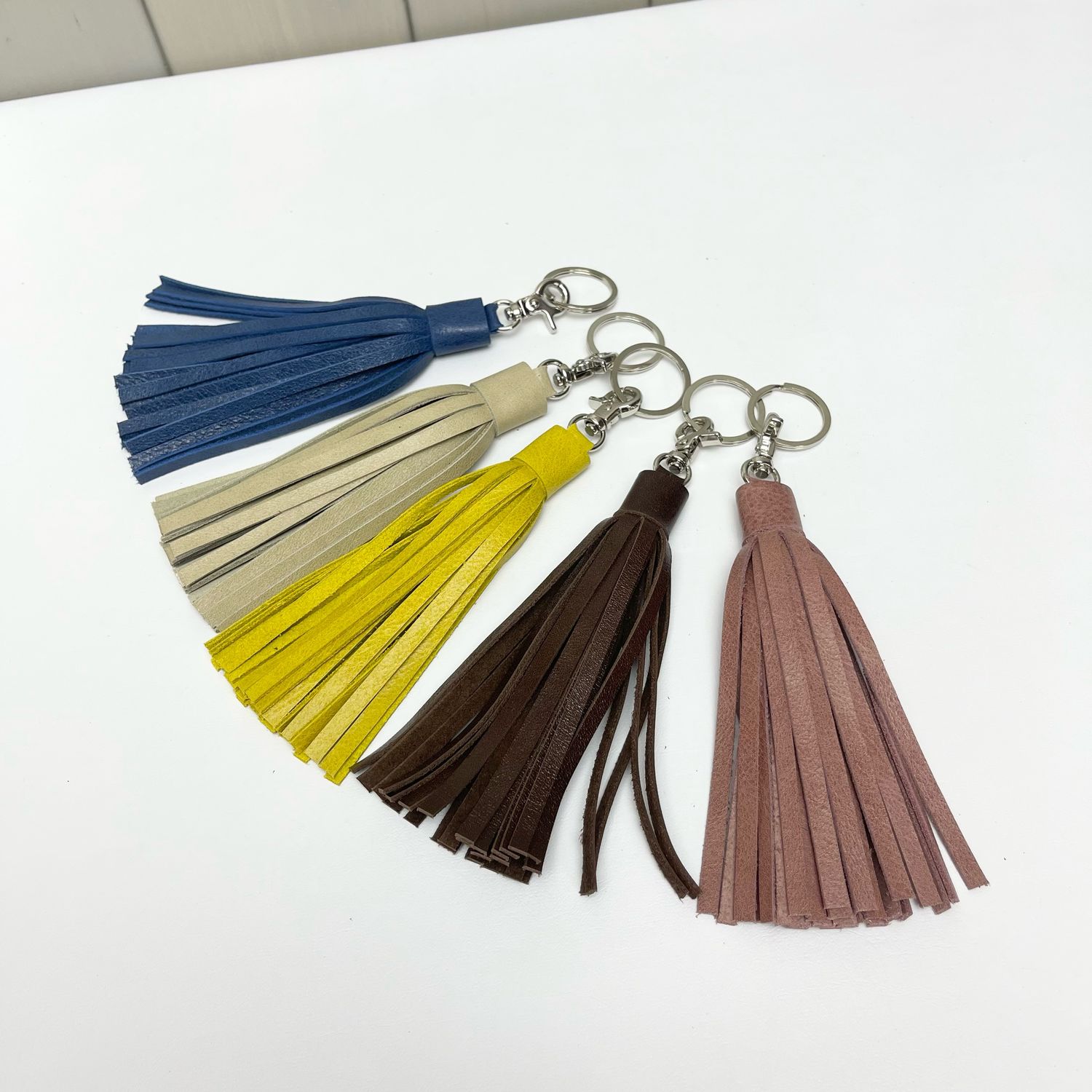 Кисточка брелок из натуральной кожи в интернет-магазине Ярмарка ...