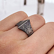 Широкое мужское кольцо ГРАНАТА из серебра 925 пробы
