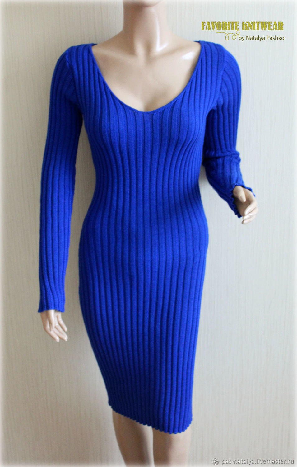 Синее вязаное платье