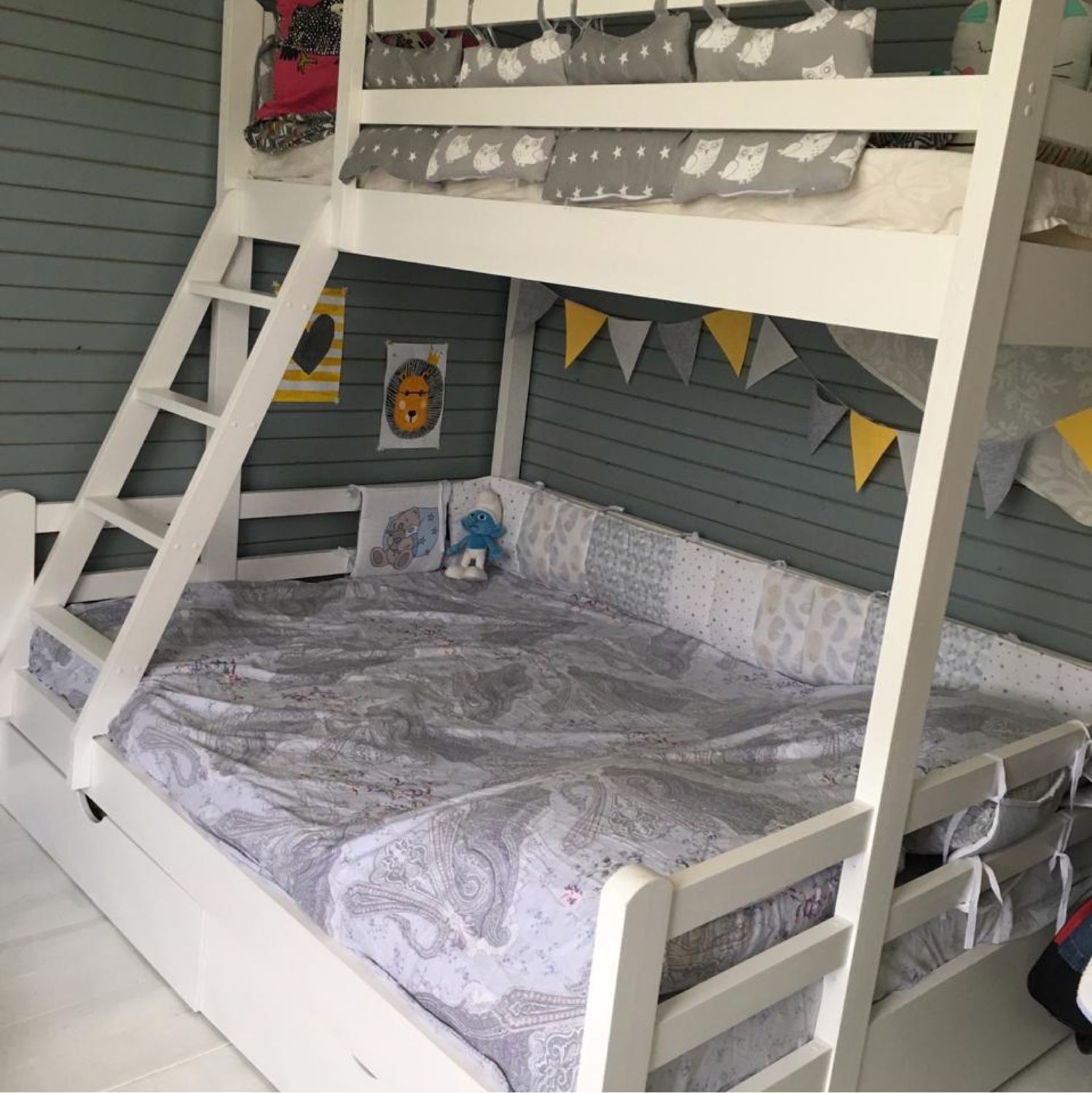 двухъярусная двуспальная кровать для взрослых
