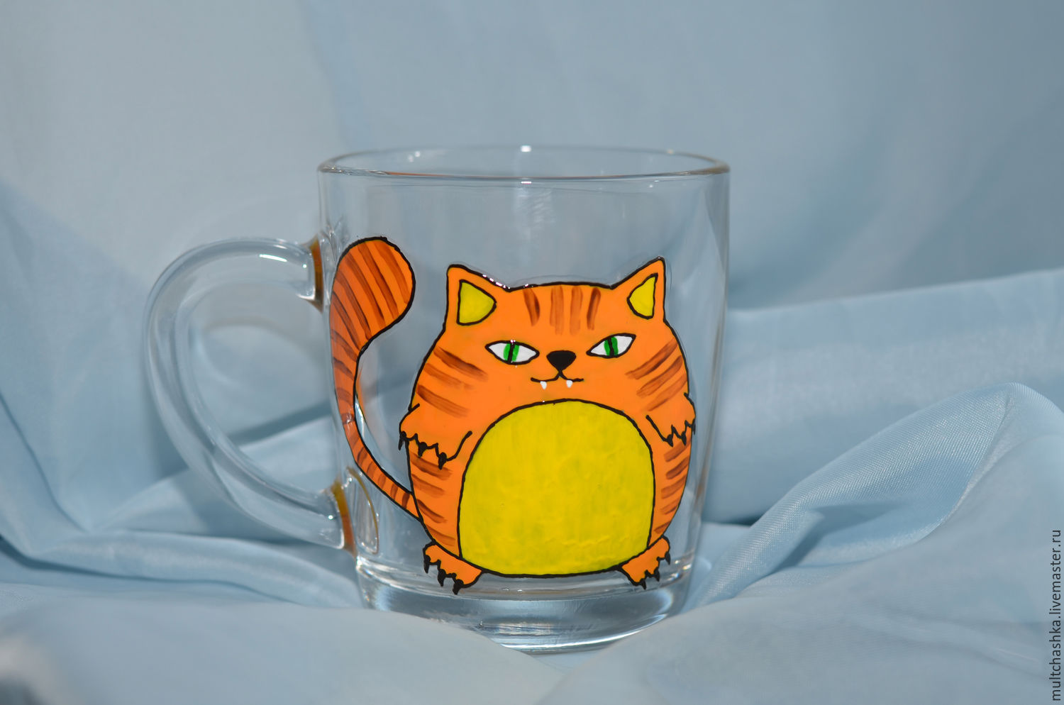 Кружка со стразами рыжим котом. Кружка рыжие коты. Чашка с рыжим котом. Кружка с котиком прикольная. Стеклянная кружка рыжий котик.