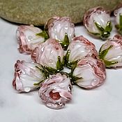 Бусины лэмпворк бутоны роз бело-розовые