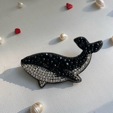 Украшения ручной работы. Ярмарка Мастеров - ручная работа Брошь из бисера Кит. Handmade.