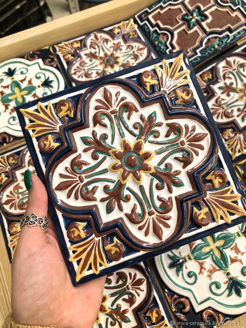 Изразец \"Ваза\" ручная роспись – заказать на Ярмарке Мастеров – SO09WRU ...