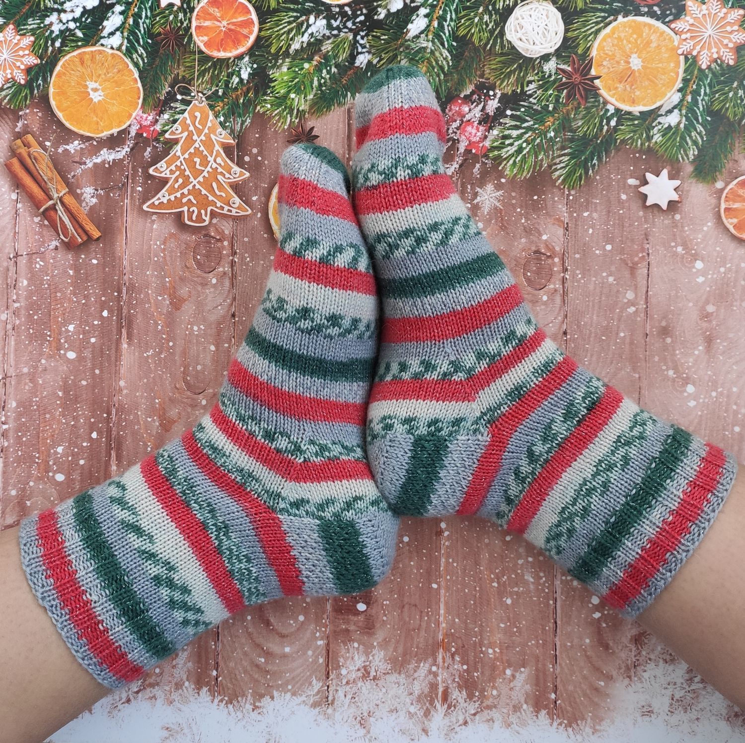 Новогодние носки своими руками: красочный атрибут для подарков