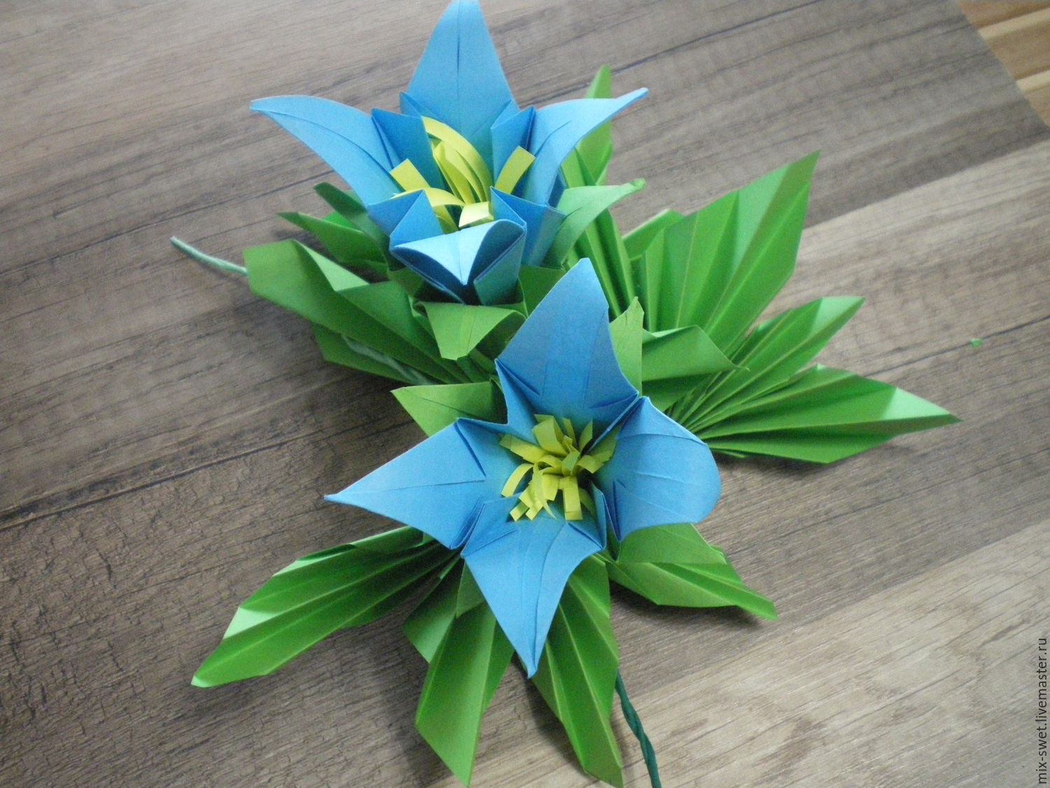 Master class on making flowers from corrugated paper Master class on making flowers from corrugated paper
