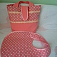 Комплект для мамы и крохи: сумочка + нагрудник (1). Подарки для новорожденных. Творческая мастерская 'SiMuShkA'. Интернет-магазин Ярмарка Мастеров.  Фото №2